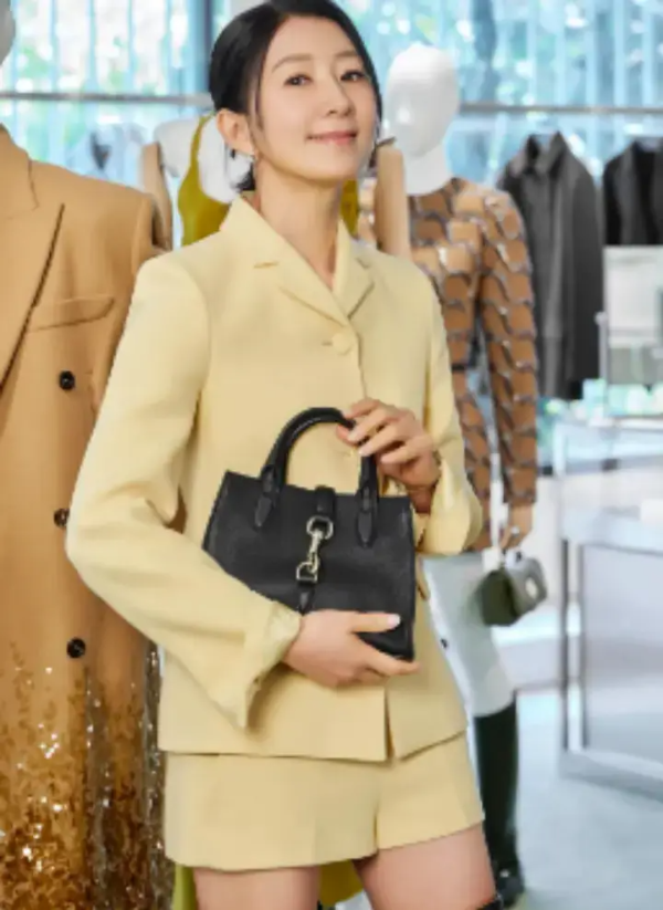 배우-김희애-사진