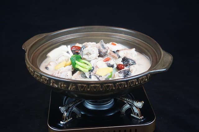 🔥 뜨거운 음식을 바로 냉장고에 넣으면 왜 안 될까? – 냉장고 고장부터 식중독까지