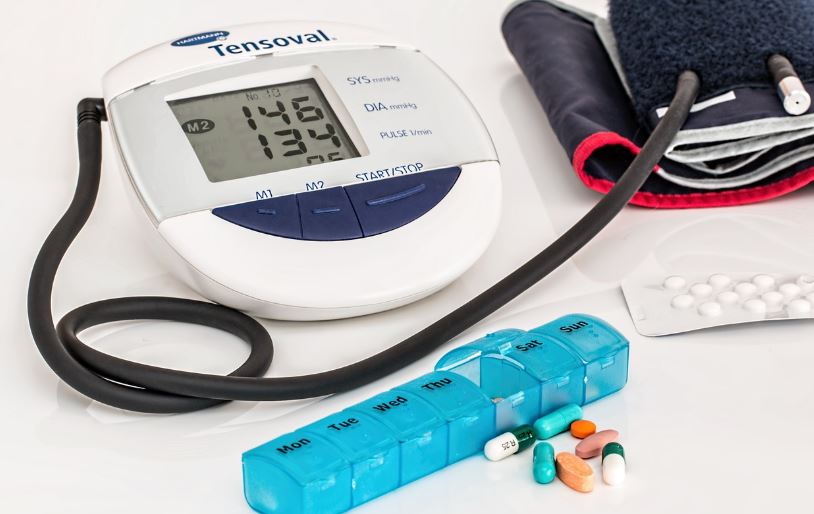 혈압 측정기와 고혈압 영양제