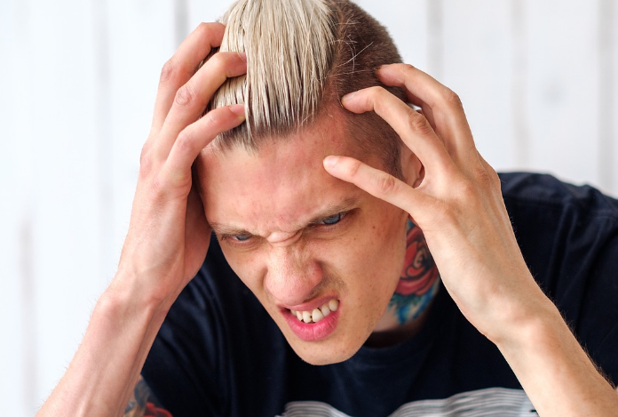 자가 관리 방법을 통해 두통의 빈도와 심도를 완화하고, 이후에도 계속해서 두통이 지속된다면 전문가의 상담을 받는 것이 좋다