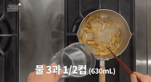 물-붓는-이미지