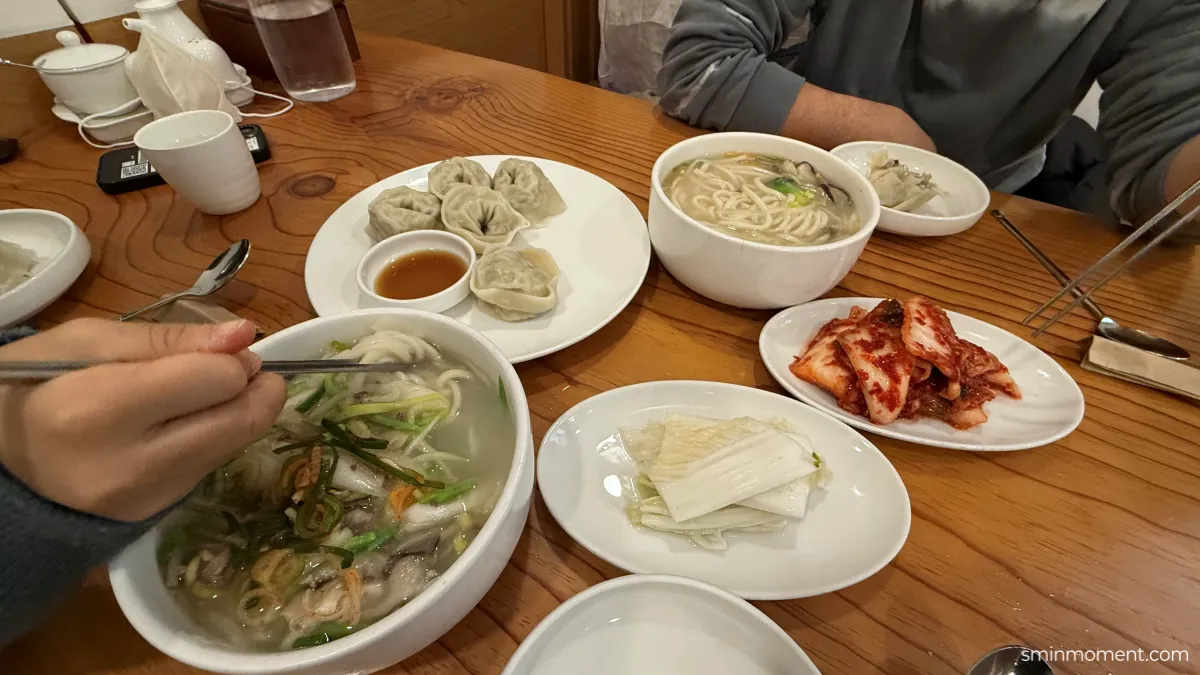 삼청동-대표-맛집-황생가칼국수-칼국수-왕만두-신나는-젓가락질