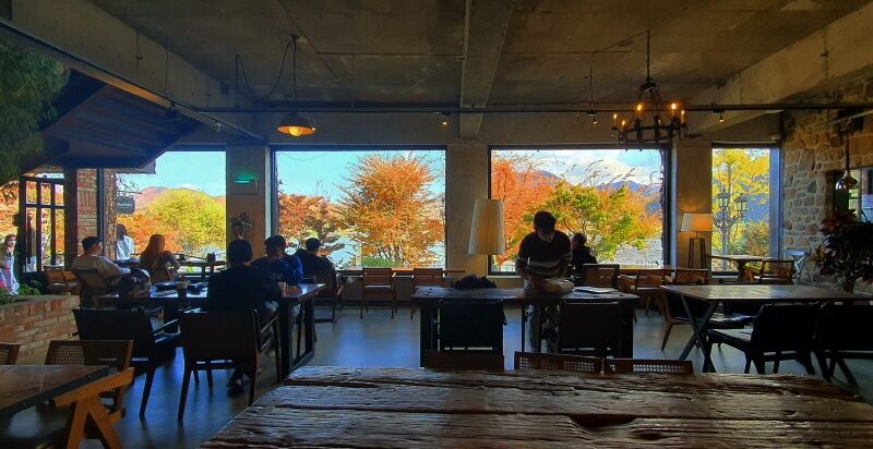 카페-대너리스-단풍