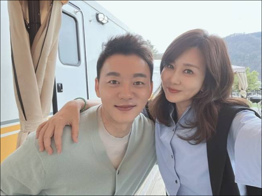 김승수-양정아씨-다정한-포즈