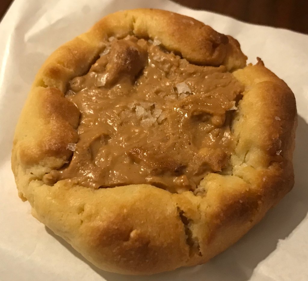 유주얼 솔티드 피넛버터 쿠키 사진입니다.