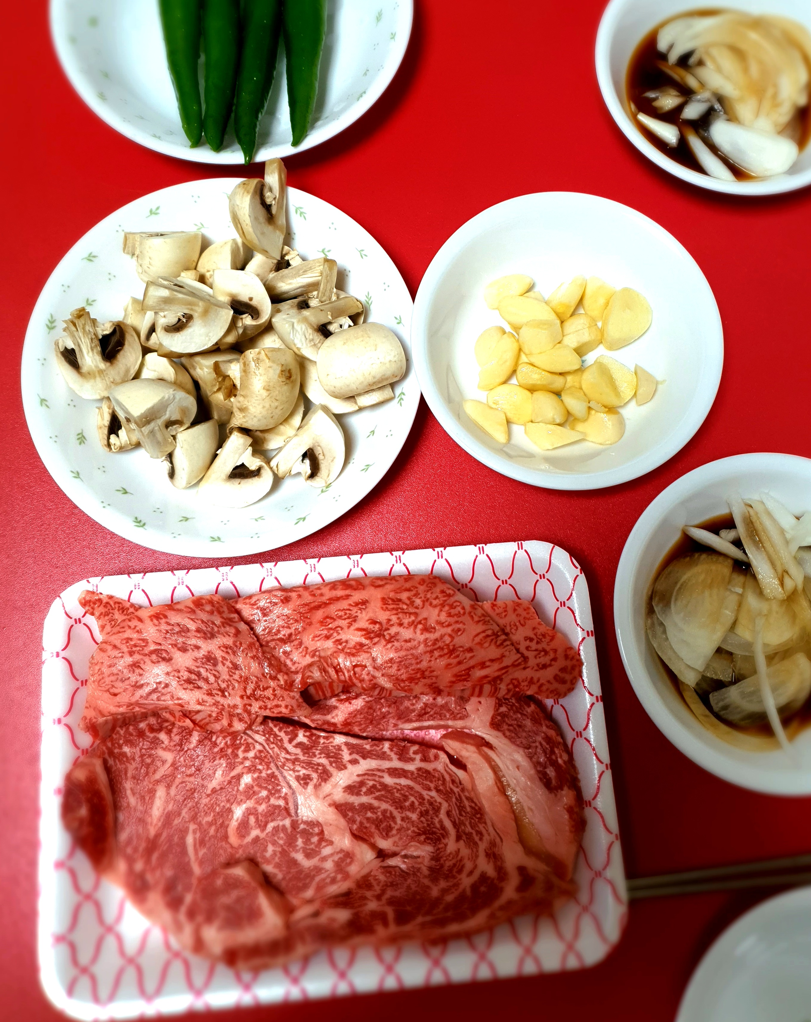 고기랑-곁들일-야채도-샀어요.