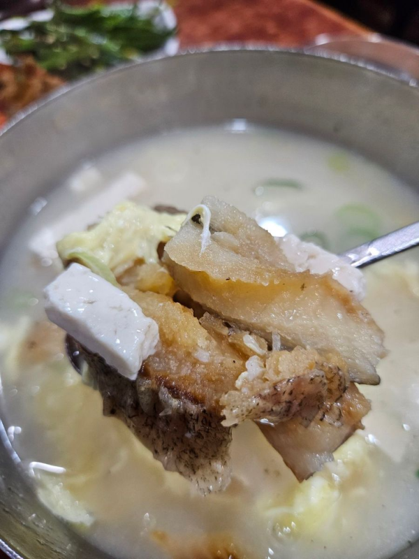 북어국집 북어국 건더기