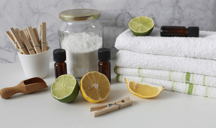 베이킹소다 활용법으로 배수구 냄새 제거에도 도움이 된다