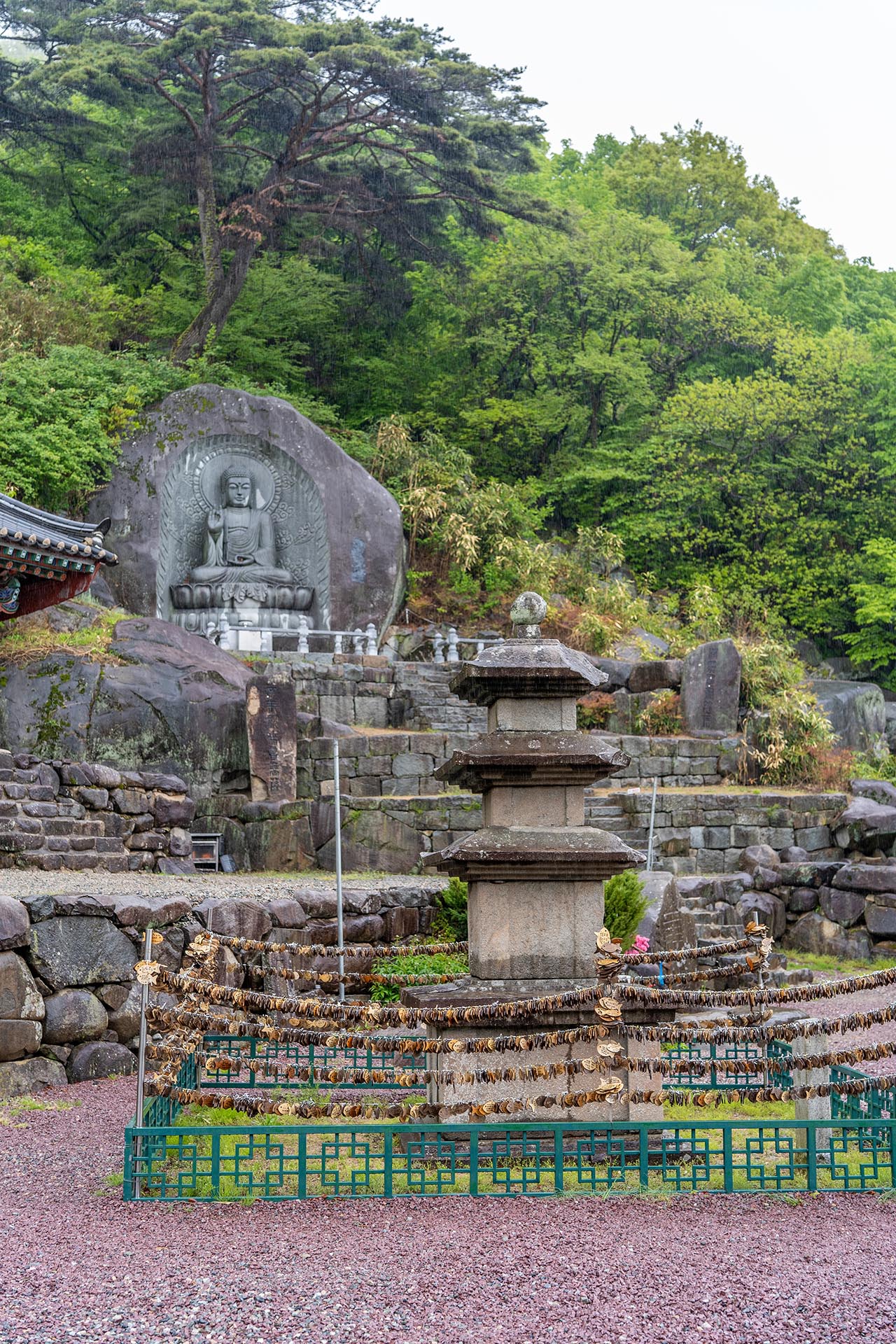 만어사 삼층석탑