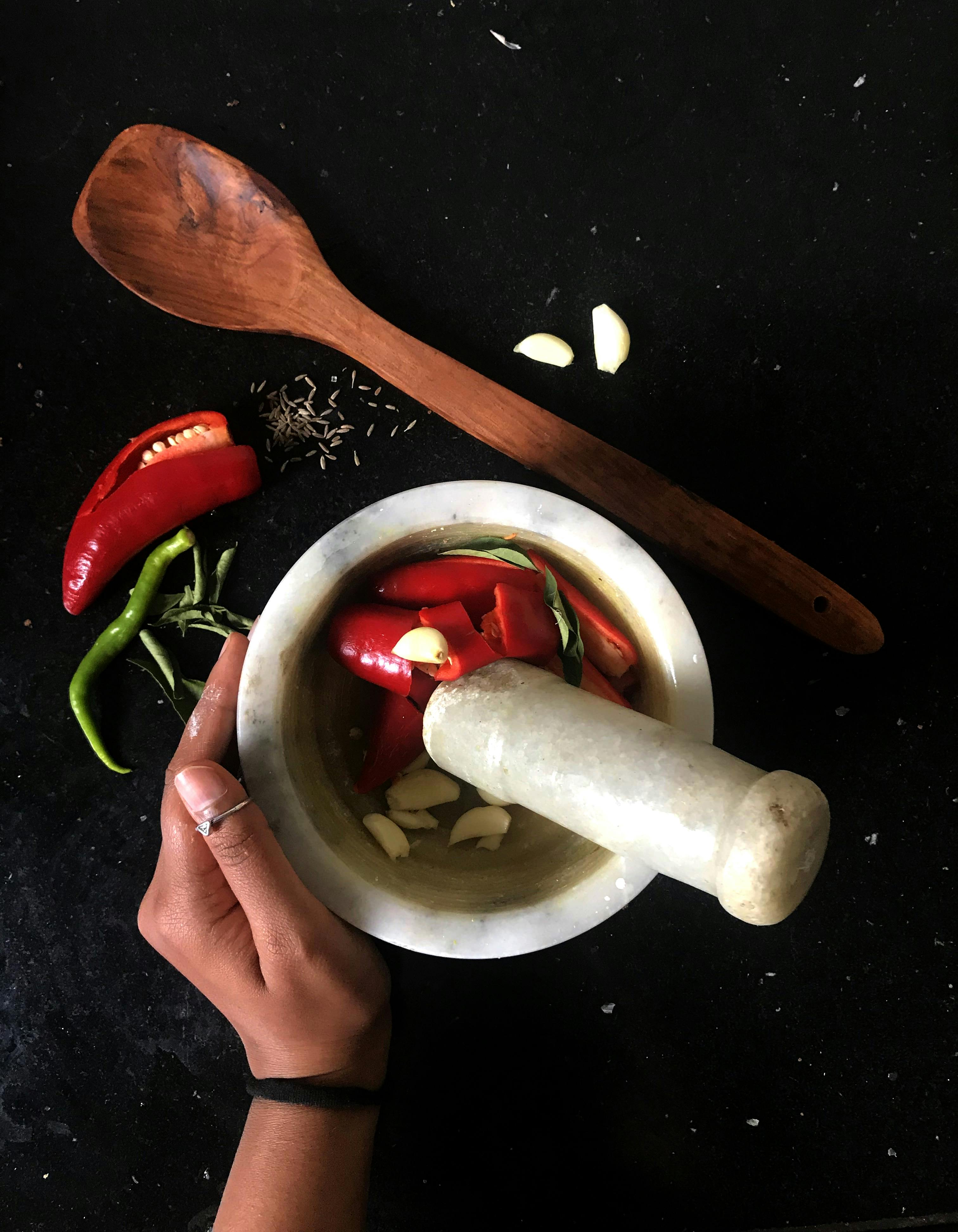 Korean and global chili peppers with garlic — showing how different spices create unique heat and flavor in each culture.