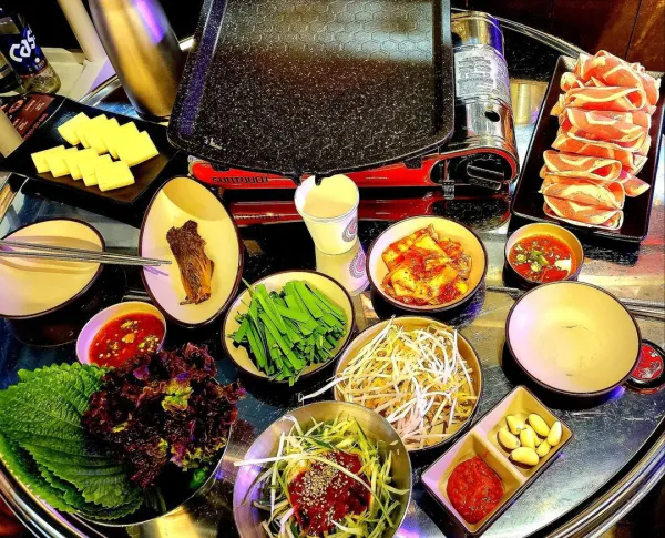 가격파괴 Why 4900원 닭곰탕 국내산 5900원 돼지김치찌개