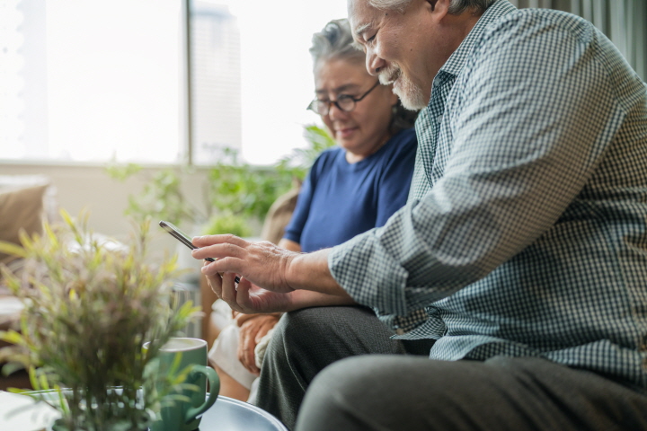 시니어 세대 저소득층의 스마트폰 활용 교육 프로그램 성과 사례