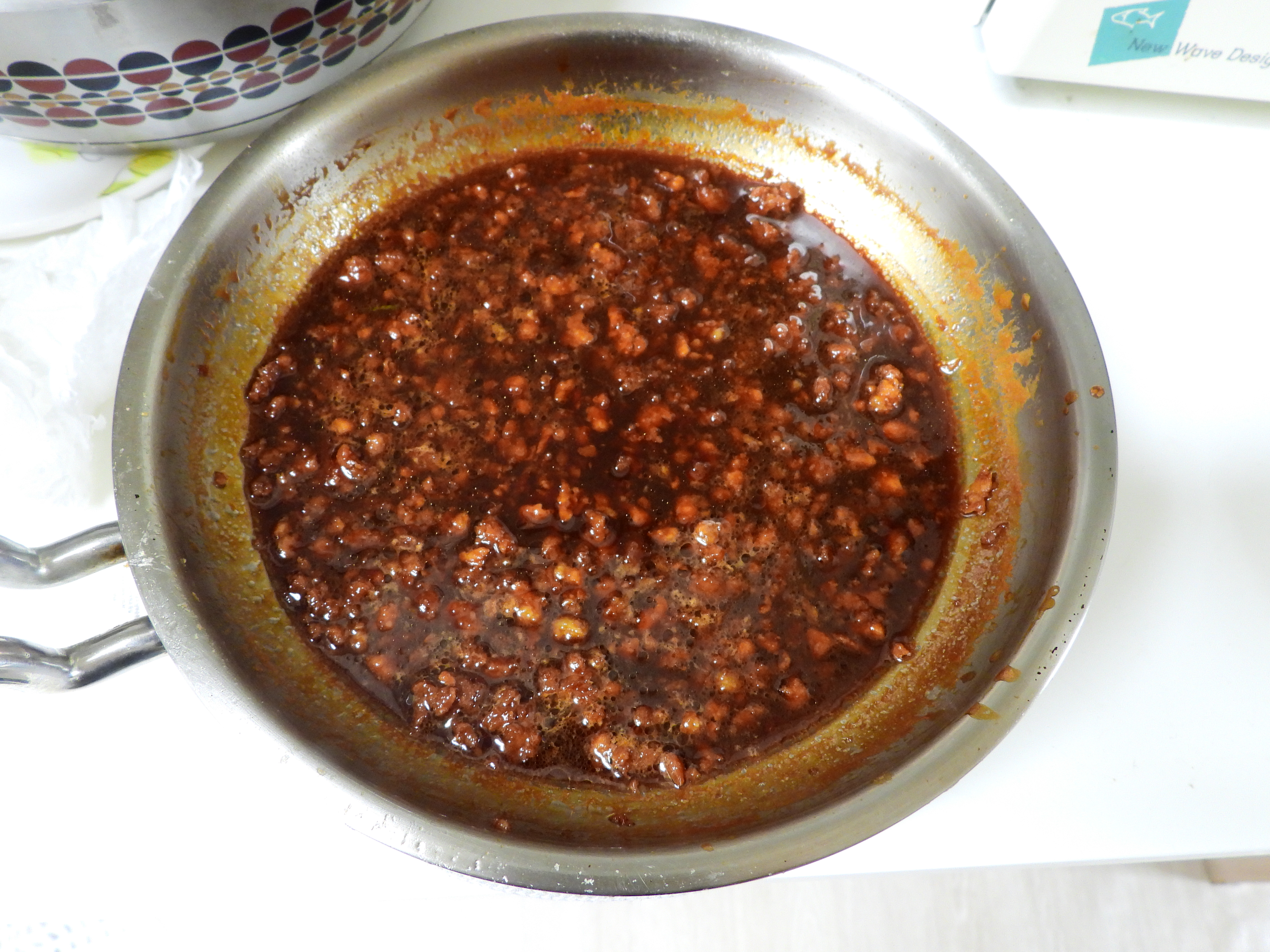 볶은 돼지고기 충분히 식히기