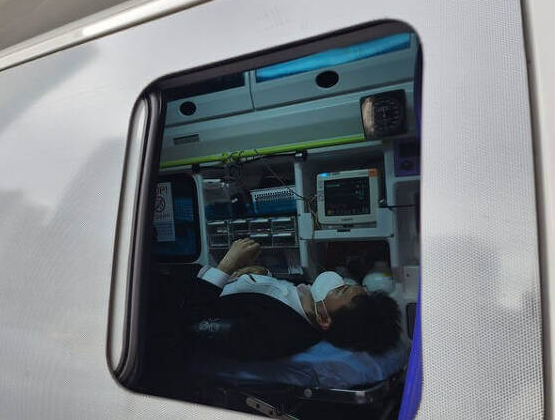 박수홍 검찰 조사 중 부친에게 폭행 당해 구급차 이송