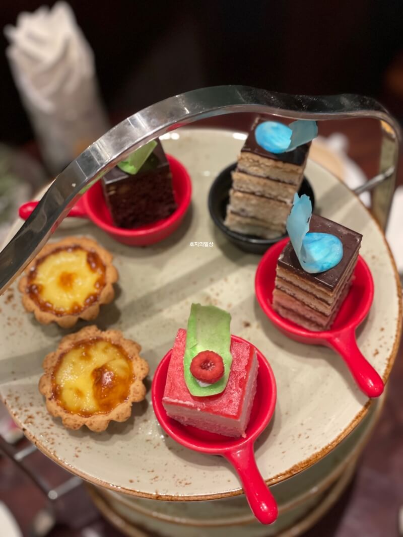 나트랑 포티크 호텔 가성비 애프터눈티 케이크