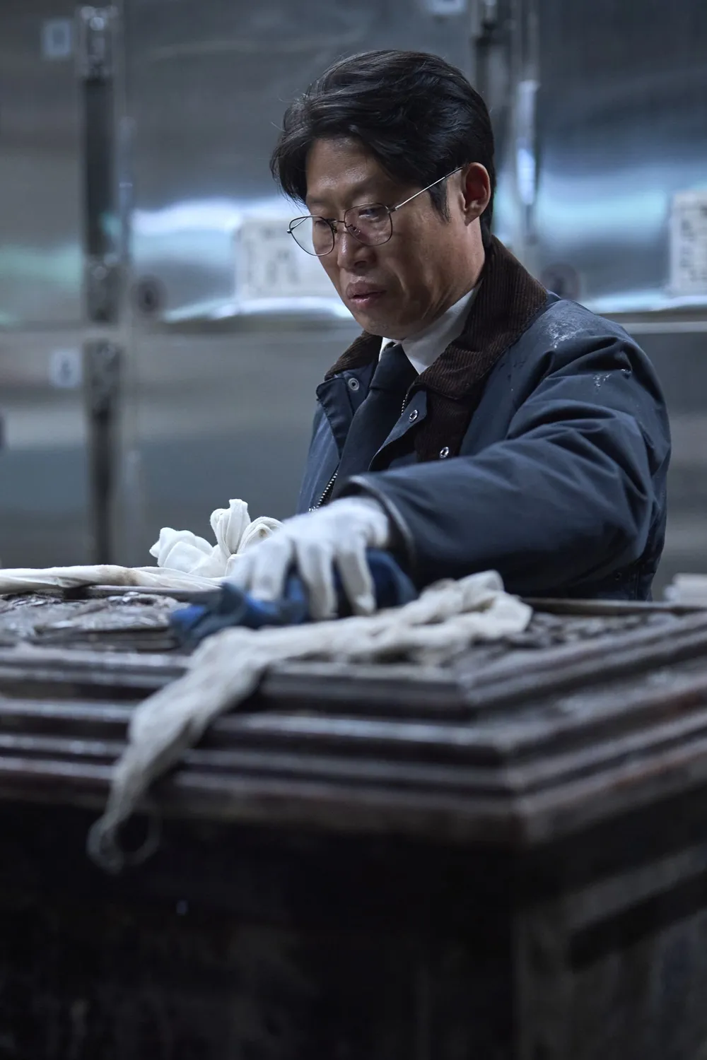 개봉작 파묘 후기 줄거리 등장인물 관람평
영화 파묘 속 장의사 고영근, 장례 문화의 전통과 현대의 조화
배우 유해진