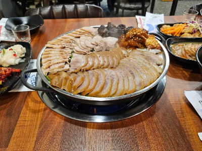 족발과 보쌈&#44; 순대 등 모듬
