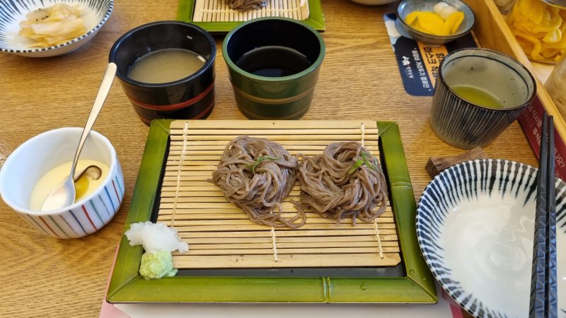 냉모밀과 자왕무시