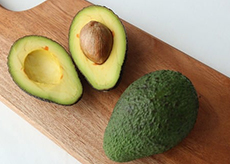이명에 좋은 음식 아보카도 이미지
