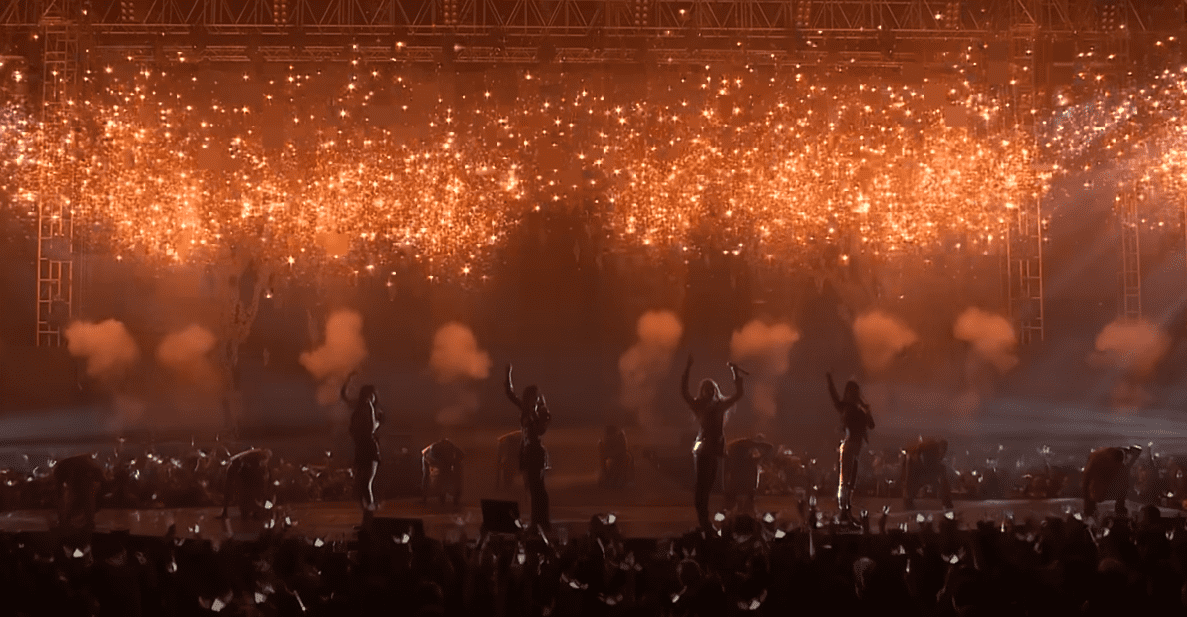 2ne1 콘서트 피날레 장면 안내