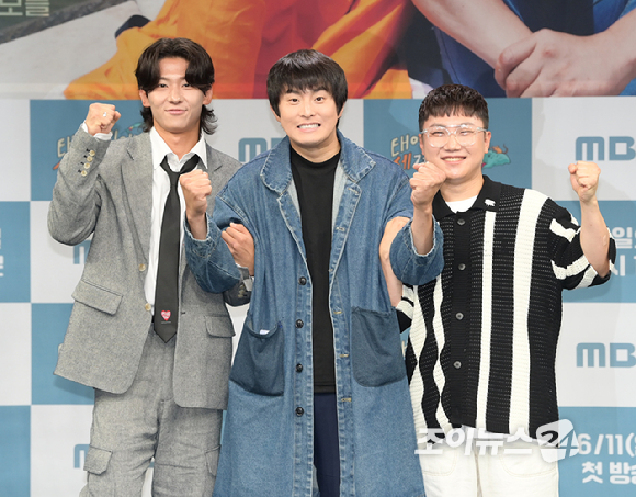 (왼쪽부터) 덱스-기안84-빠니보틀이 9일 오후 서울 마포구 상암동 MBC 골든마우스홀에서 열린 MBC &#39;태어난 김에 세계일주2&#39; 제작발표회에 참석하고 있다. [사진=정소희 기자]
