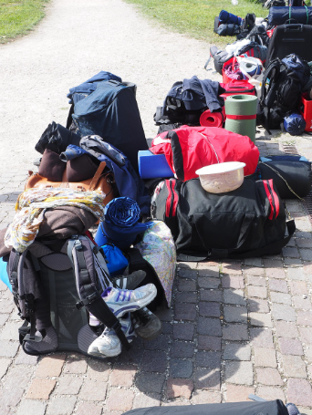 도보 여행자들의 짐