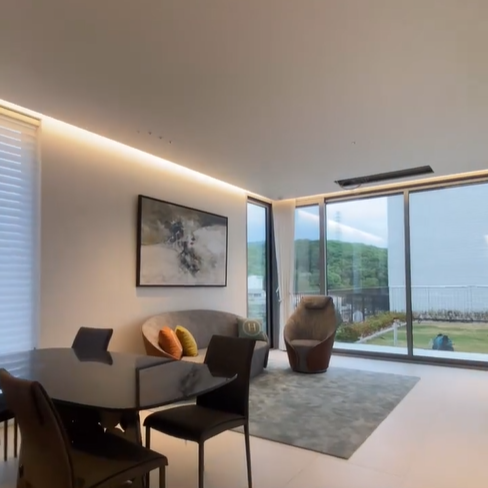 거실에서 바라보는 정원