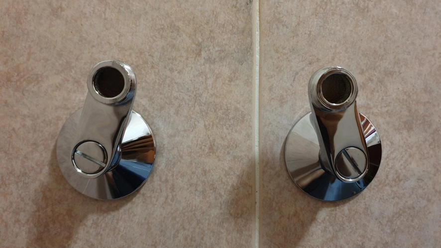 벽면 배관 연결 모습