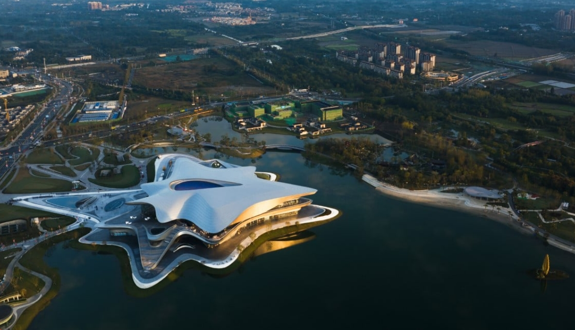 자하 하디드만의 독특함...청두과학소설박물관 (ZHA) VIDEO: Zaha Hadid Architects Designs Futuristic Science Fiction Museum in China That &ldquo;Floats&rdquo; on Water