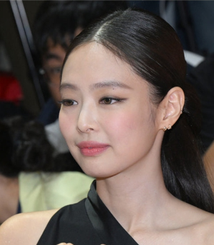 꿈과 열정으로 가득한 제니 그녀의 앞날이 언제나 행복하기를