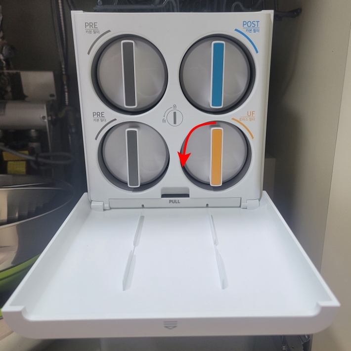 삼성 정수기 필터 교체, 색에 맞추어 필터를 끼워주면 끝