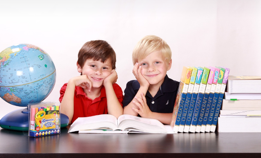 책을 읽는 모습