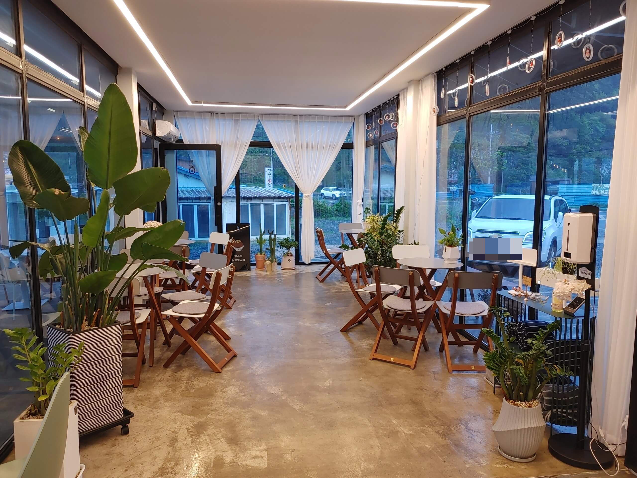 더_카이트21_카페_실내
