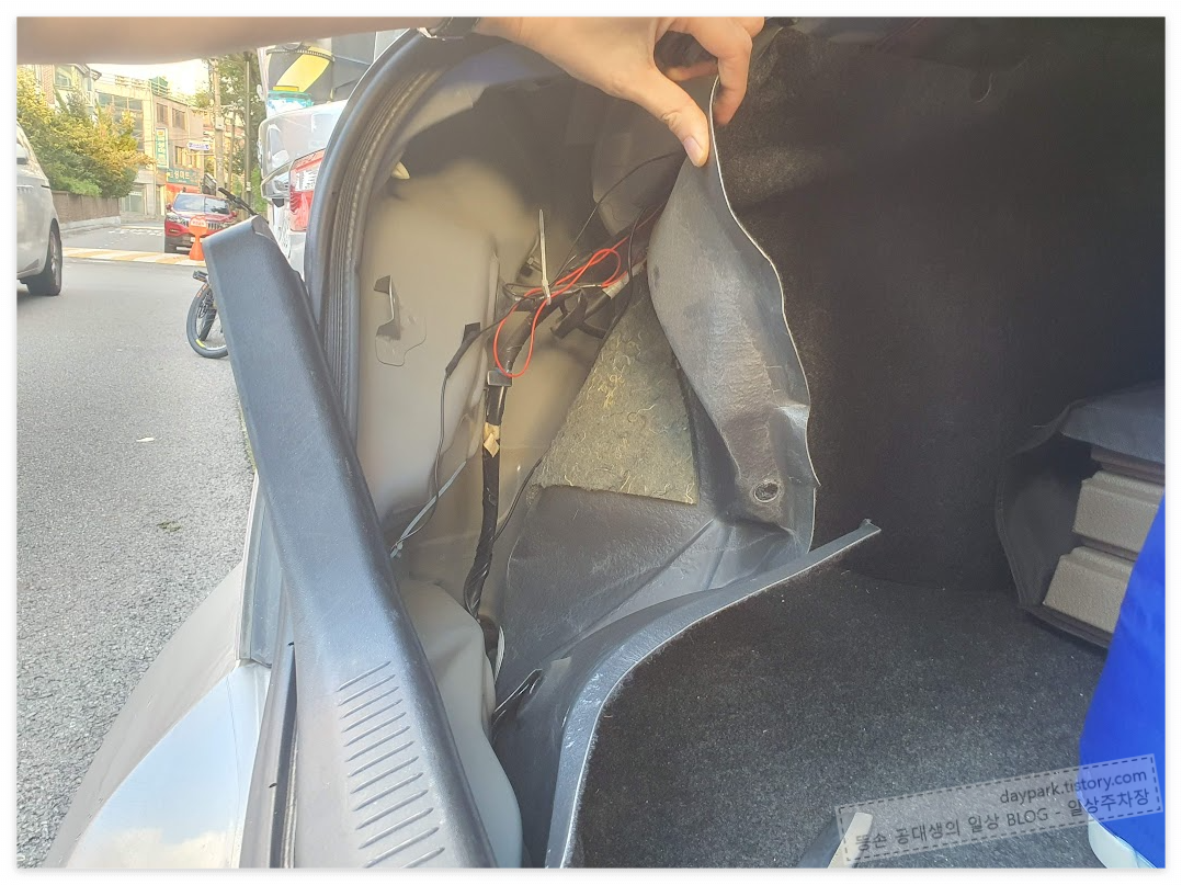 SM5뉴임프 - 후방 전구 교체 전 부직포 드러내기