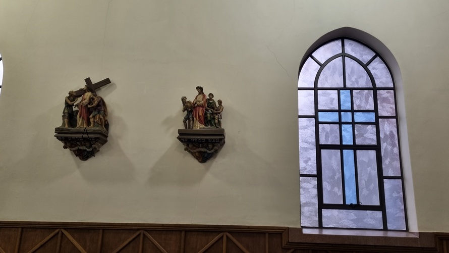 청주 내덕동 주교좌성당 안 스테인드글라스, 십자가의 길 사진