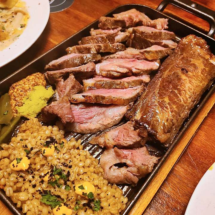 신사 가로수길 맛집 추천 생방송투데이 실크 육질 된 비밀 물 만난 갈비 우대갈비 토마호크 스테이크 오늘방송 리얼 맛집