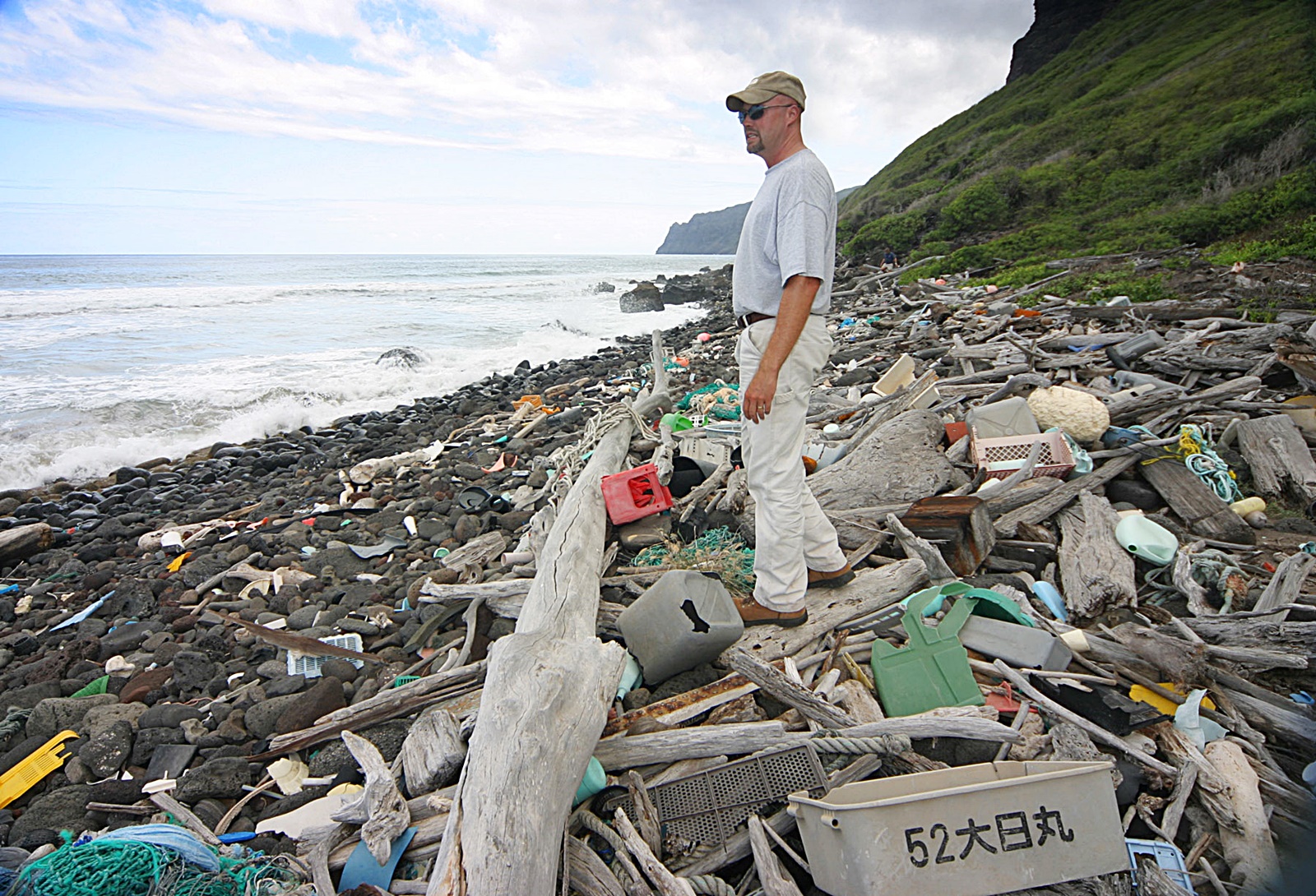 바다 쓰레기 장면