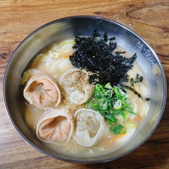 생방송투데이 막 퍼주는 집 얼만데요? 서울 광진구 중곡역 5000원 칼국수 맛집 이상홍두깨손칼국수