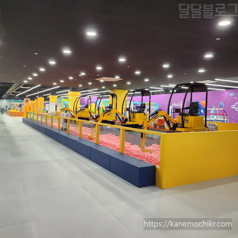 플레이월드-키즈카페-포크레인