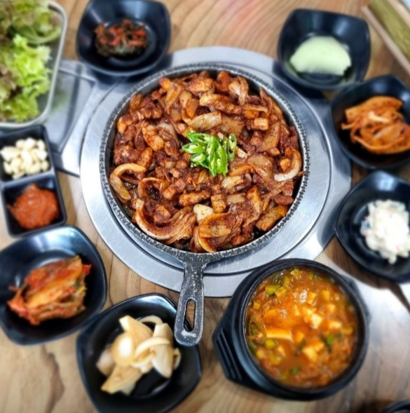 윤가네촌돼지 대표 메뉴