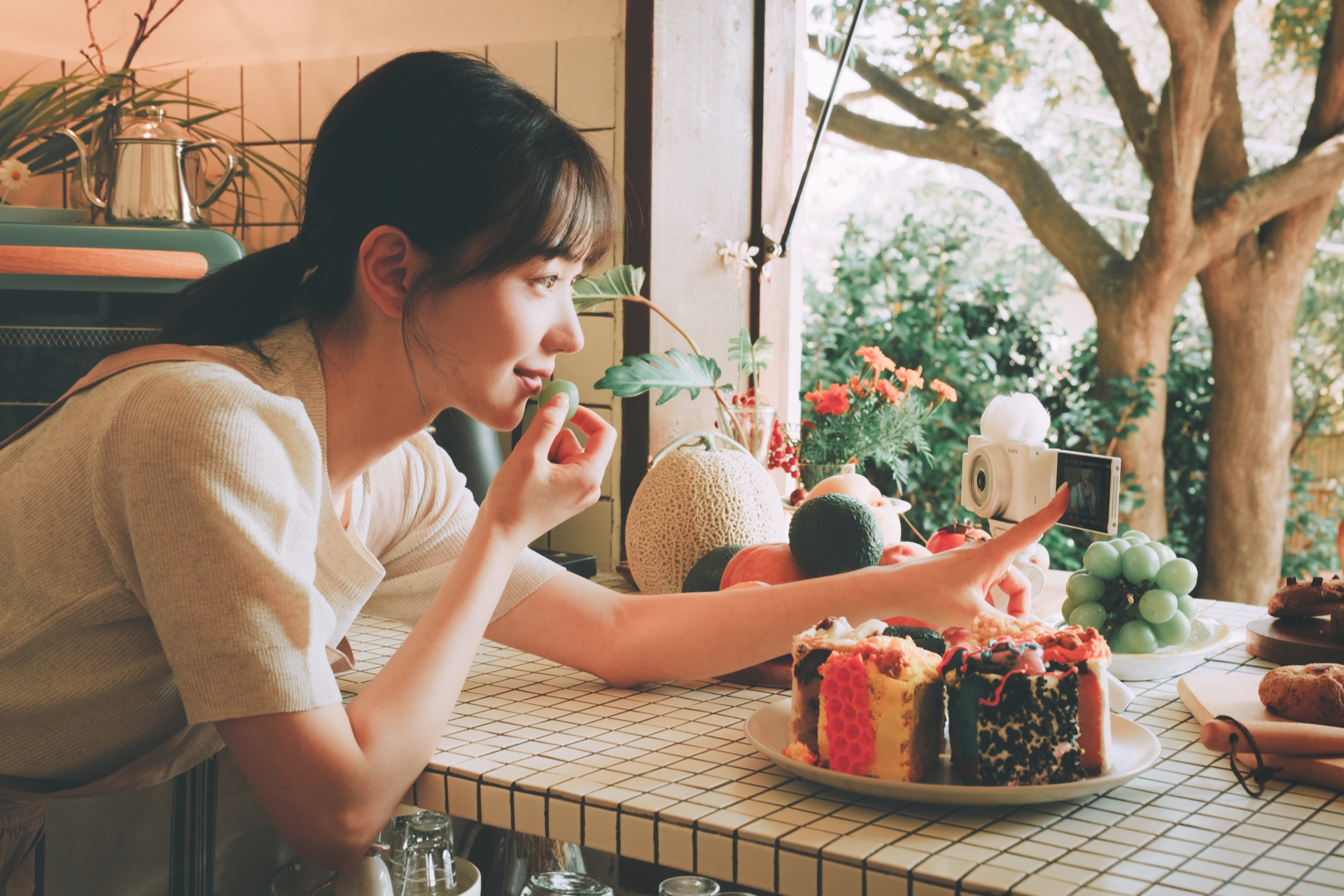 소니 브이로그 카메라 ZV-1F & 무선 블루투스 슈팅그립 GP-VPT2BT