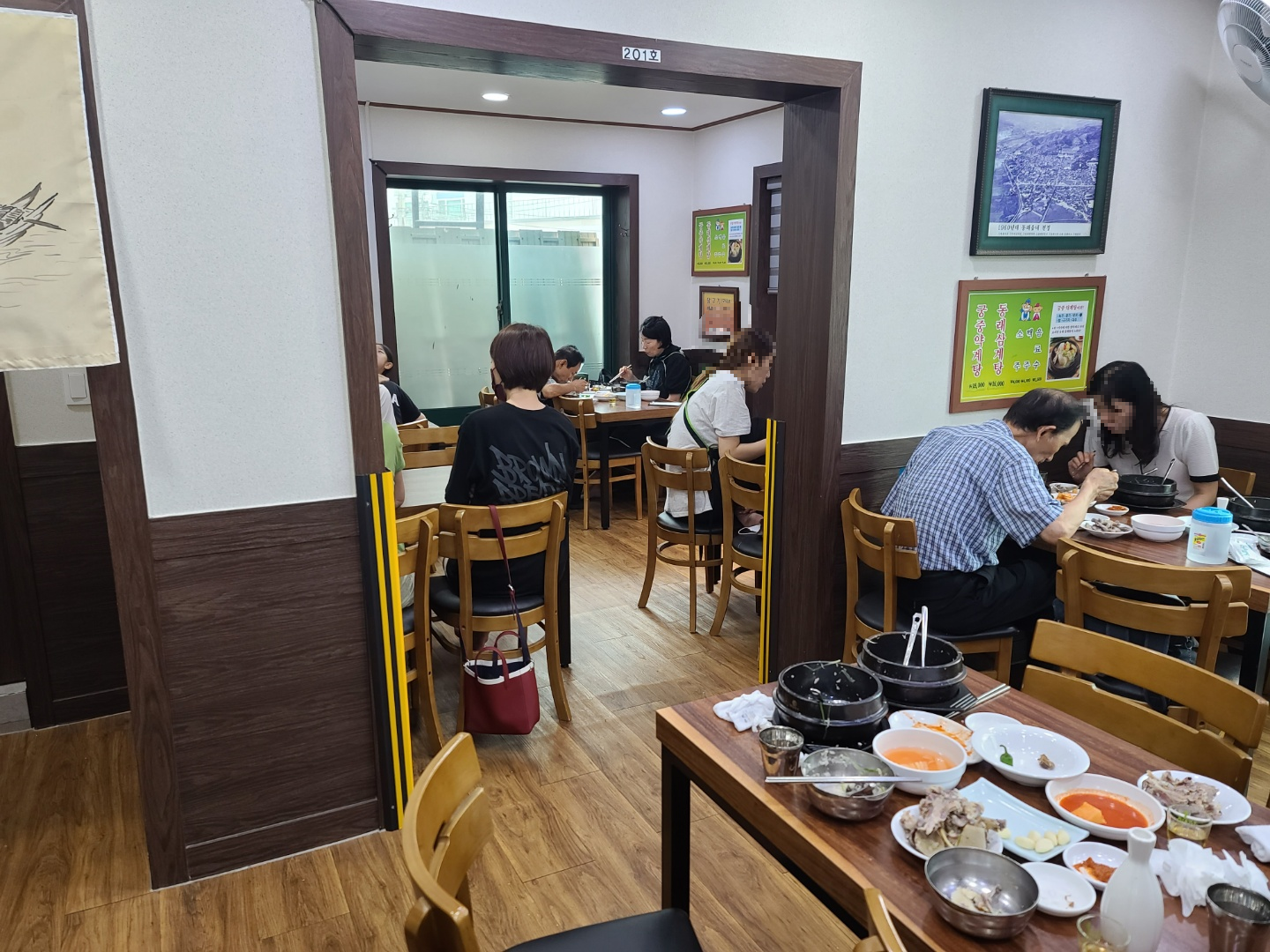 地元民が伝授! 釜山グルメ穴場 #3. トンネサムゲタン(東莱参鶏湯)