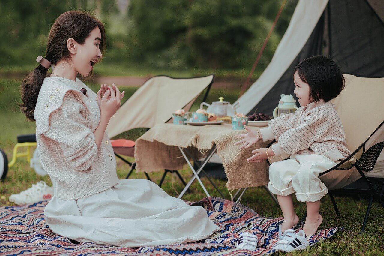 캠핑 텐트 아기 여행