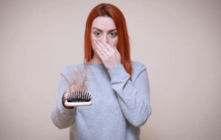 머리 빠지는 여성