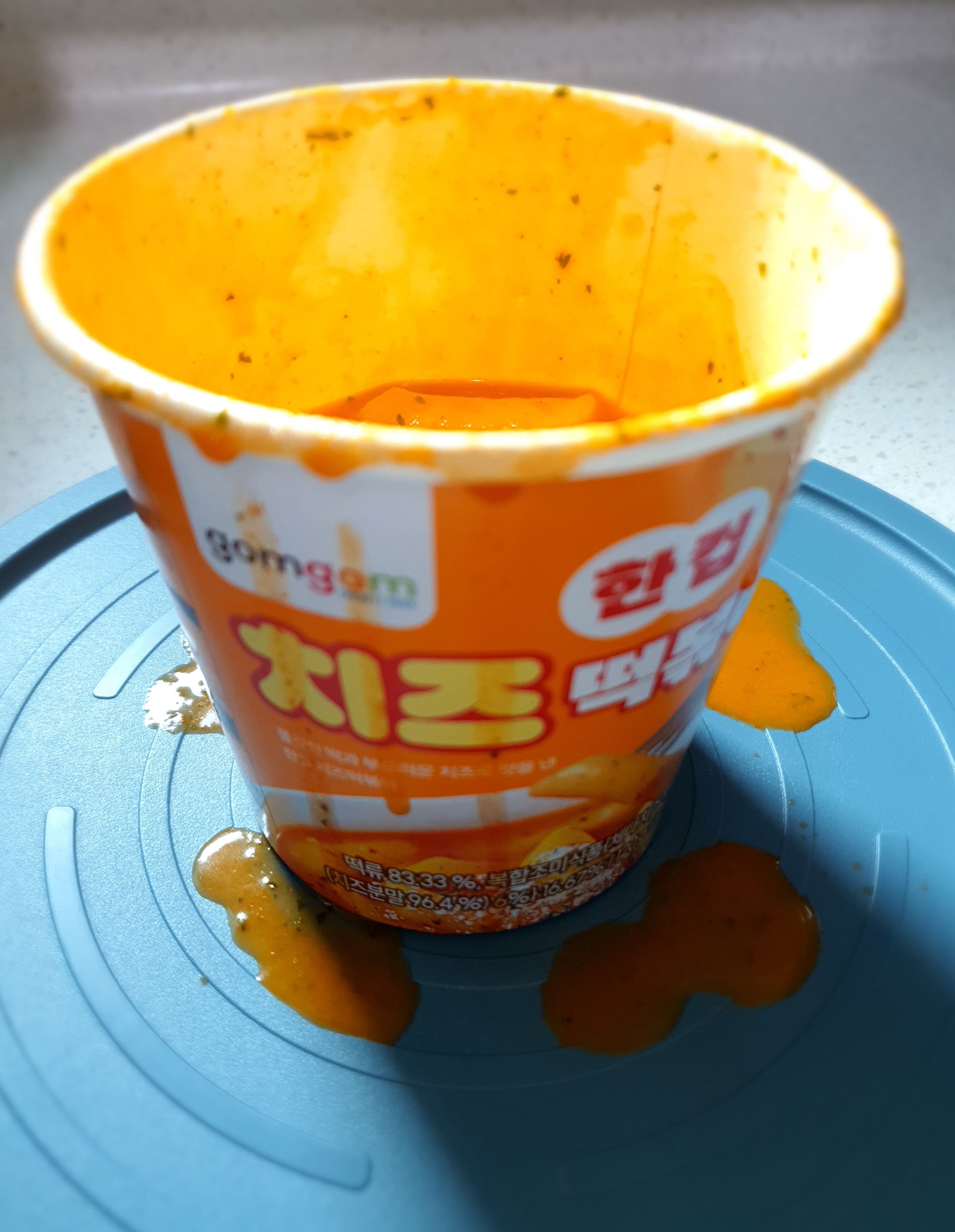 용기에-물-붓는-선이-표시되어-있습니다.