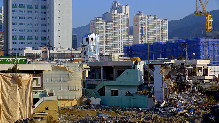 붕괴된 건물의 모습