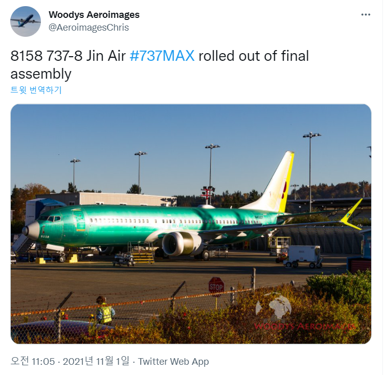 보잉사가 만든 최신 중소형 기체 B737MAX, 미국 공장에서 대한민국 항공사인 진에어 도색을 하고 있다