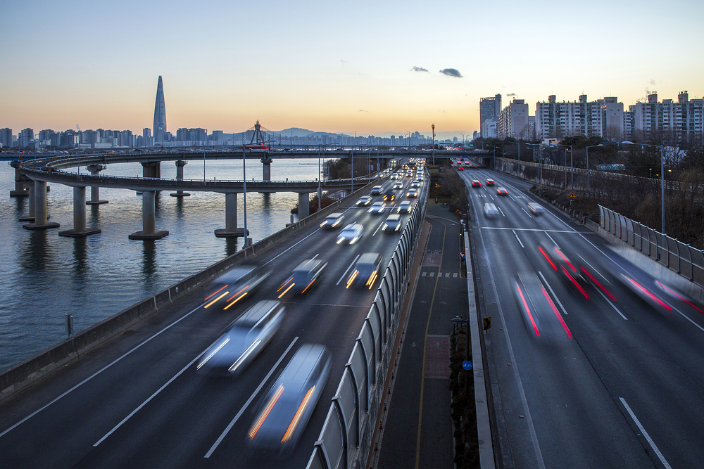정부는 저영향개발의 활성화를 위해 다양한 정책과 지원을 추진하고 있습니다. 환경 보호와 지속 가능한 개발을 위한 법적 규제 강화, 재생 에너지 활용 지원, 지속 가능한 도시 계획 등의 정부 정책은 저영향개발의 성공적인 실현을 위한 기반을 마련합니다.