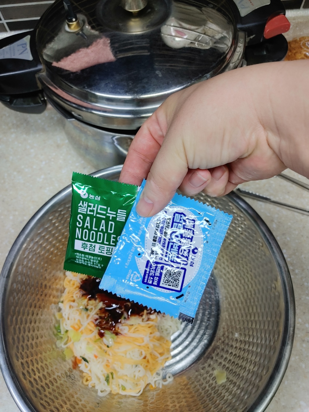 샐러드누들과 배홍동의 별첨 스프