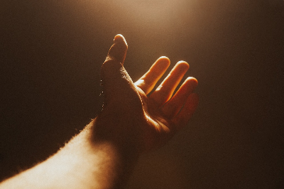 하늘을 항한 손